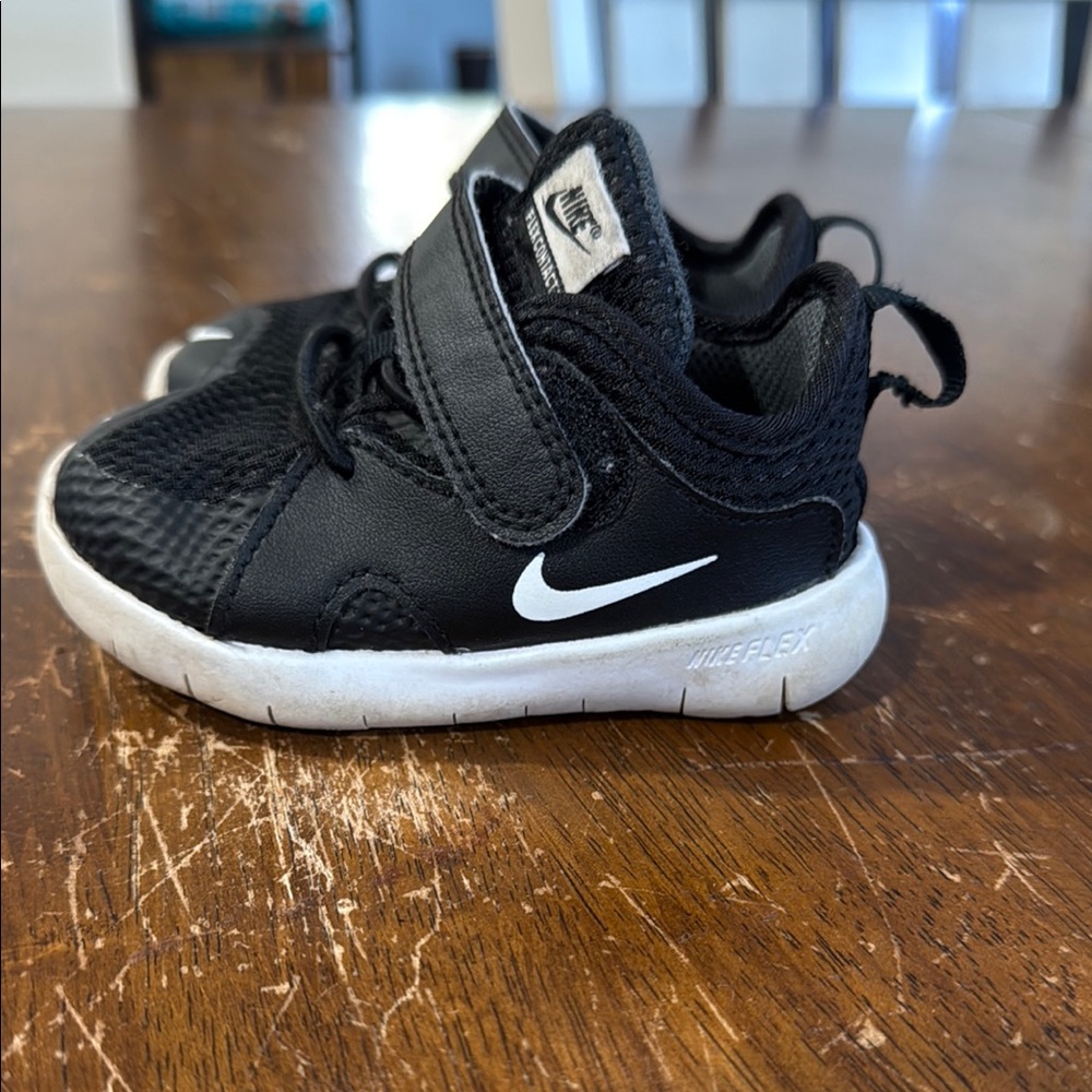 Nike Black and White Sneakers with Velcro Strap